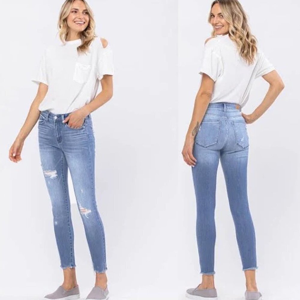 Judy Blue size 7/29 distressed skinny fit jeans